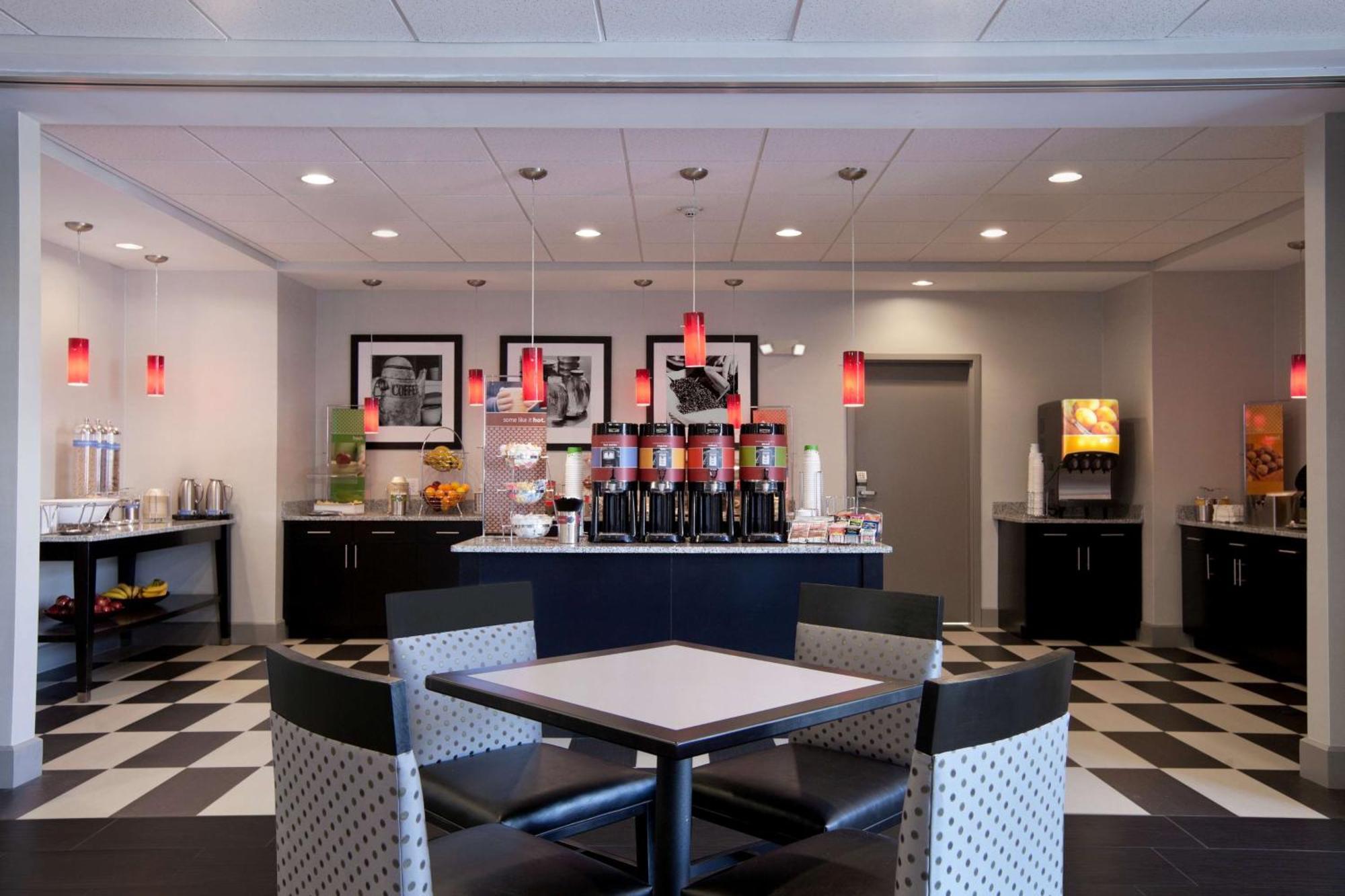 Hampton Inn And Suites Roanoke Airport/Valley View Mall Eksteriør bilde
